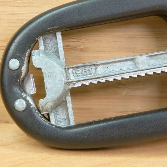 Vintage 80s Crackerjack Nutcracker, Ice Crusher, Crab and Lobster Claw Opener - Picture 5 of 7